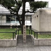 大阪合同庁舎第1号館前の歩道の脇