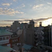 最上階からの眺望は、横浜のビル街でした。