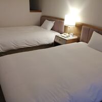 ベッドは幅があり、静かに眠れました。