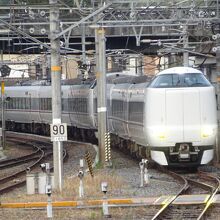 嵯峨嵐山駅を通過するきのさき号