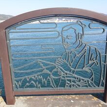 …万石浦近くから船出した慶長遣欧使節関連絵柄の欄干も。