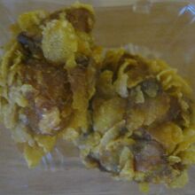 購入した唐揚げの様子（二個で120円でした）