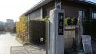 なんとなく敷地内は纏まりがない感じです