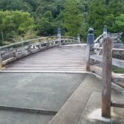 木造の太鼓橋