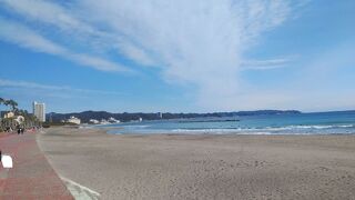 なだらかな弧を描く広大な海水浴場