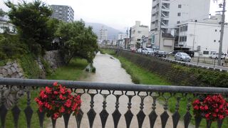 スポットがたくさん川沿いに