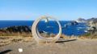 透き通った海と独特の岩礁地帯が絶景