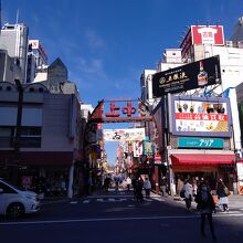 上野中通り商店街の入口