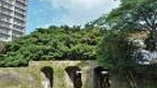 もしかするとパワースポットかも？　～　旧崇元寺石門