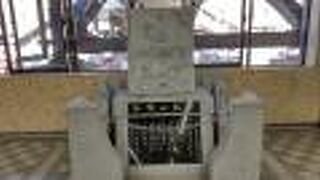 阪急宝塚駅構内に石碑がある