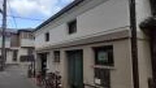 落ち着いた街並み、細い路地