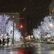 衣類から食料品、薬までそろう