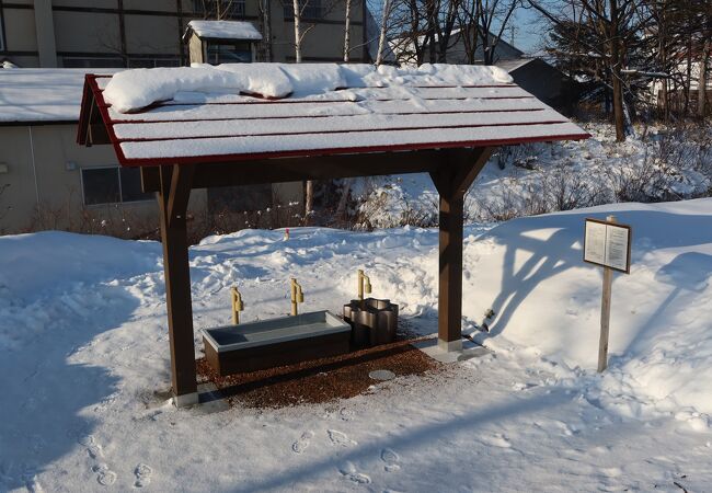 至る所にある足湯