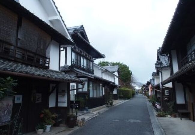 明治や大正の古い街並みがそのまま残る