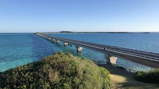 宮古島の北側に位置する