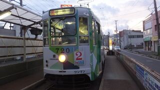 日中１４分おきが２系統で７分おき。まあまあ便利。