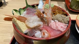 もりもり寿しで海鮮丼！神戸で北陸を味わえて最高です