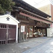 現役の酒屋さんであることが嬉しい、昭和レトロの建物