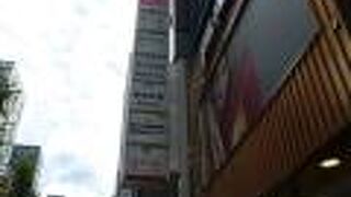 長崎新聞が入居しています。