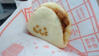 人気の角煮まんを買い食い