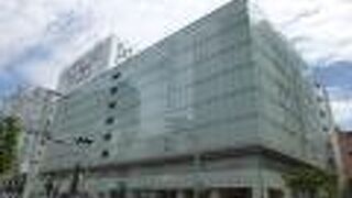 外壁のLEDが新しい名所です