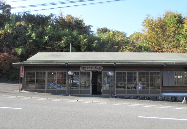 １番の売りは地鶏炭火焼きです。