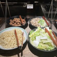 鍋野菜と沖縄そば