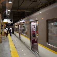 阪神三宮駅の近鉄車両