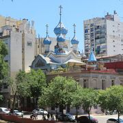 ブエノスアイレスにあるロシア正教会。青い玉ねぎ型の屋根が特徴