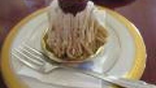 ９階のコーヒーラウンジは大混雑