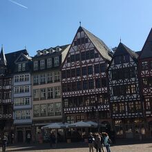 レーマー広場は旧市庁舎の向かい側もお見逃しなく