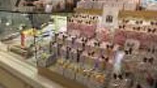 一口サイズのいろいろな煎餅が売られています