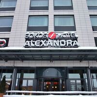 駅のすぐ目の前がホテルです。大雪でも心配なく行けますよ。