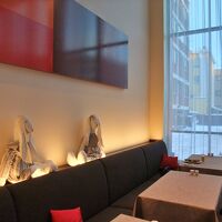 北欧らしく、シンプルだけど可愛らしい縫いぐるみのオブジェも。