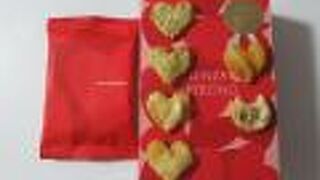 バレンタインにハートの形をした煎餅をもらいました