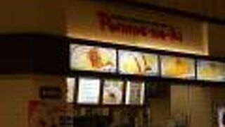 フードコートに入っているオムライス専門店