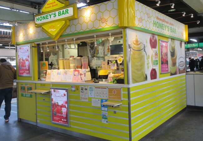 電車を待つ間に利用できます