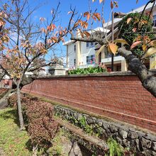 鶴城小学校レンガ塀