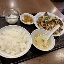 ニラレバー炒め定食