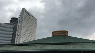 正方形型の建物