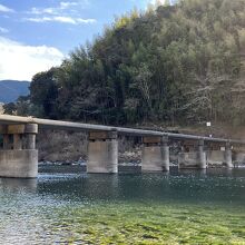 「仁淀川」に架かる「沈下橋」の中でもひときわ風情があり美しい