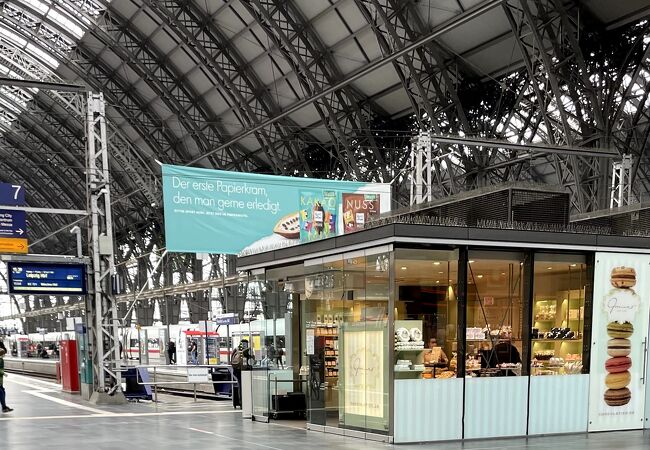 フランクフルト中央駅内の可愛いお菓子屋さん