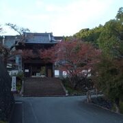 大きな涅槃仏がある寺院