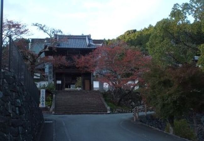 大きな涅槃仏がある寺院