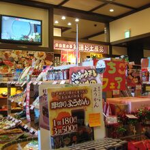 館内　土産物も充実