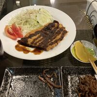 とんかつ、ここだけでなくフィリピンのとんかつは薄いが旨い