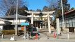 コンパクトだが歴史を感じる神社