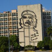 革命広場は、「いかにもキューバ」という場所です