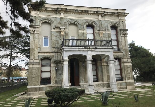 別名は宮殿博物館