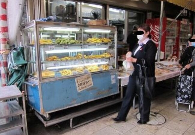 地元客が並んで買ってる惣菜人気店　～　上原パーラー